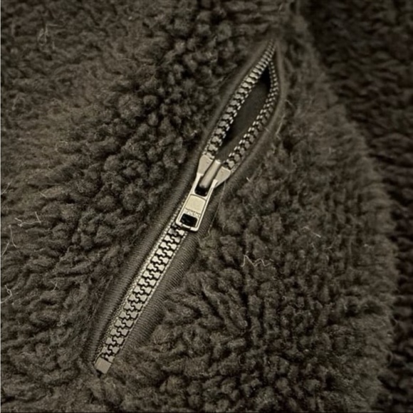 Alo Yoga black Foxy sherpa jacket with removable hood - Picture 9 of 10